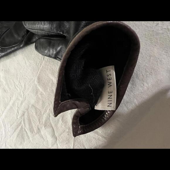 Nine West Classic Leather Gloves - Stylish Winter Accessory - Picture 8 of 9